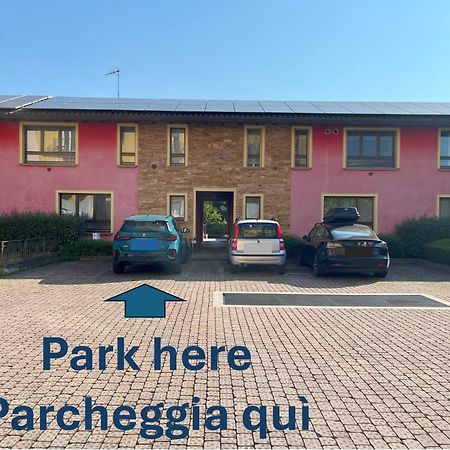 Cozy Flat + Parking Close To City Center/Airport Bergamo Esterno foto